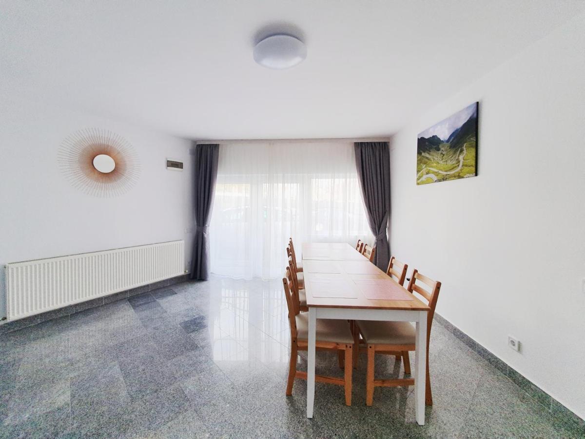 Tourist B&C Hotel Curtea De Arges Bagian luar foto