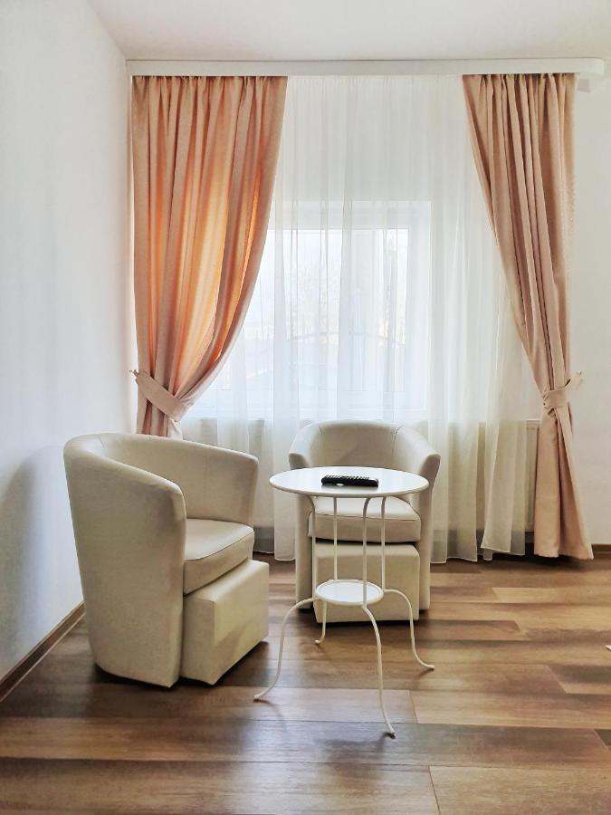 Tourist B&C Hotel Curtea De Arges Bagian luar foto