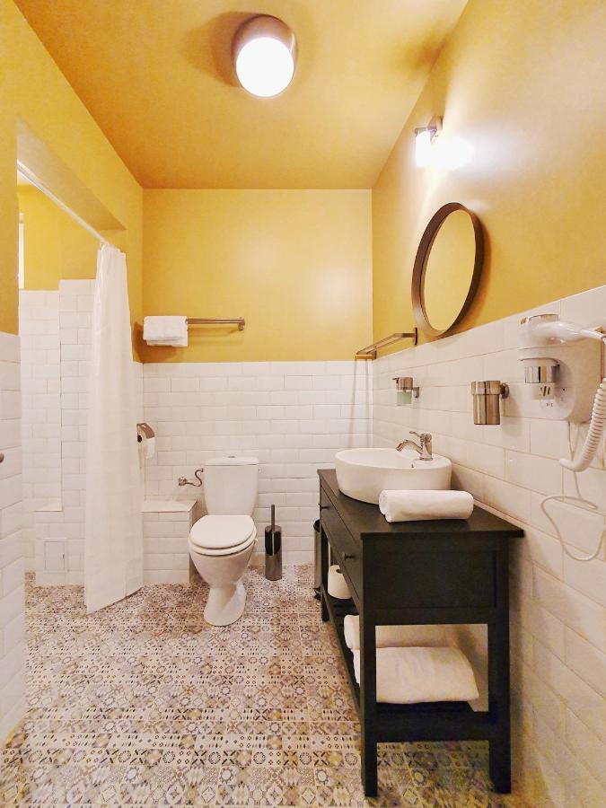 Tourist B&C Hotel Curtea De Arges Bagian luar foto