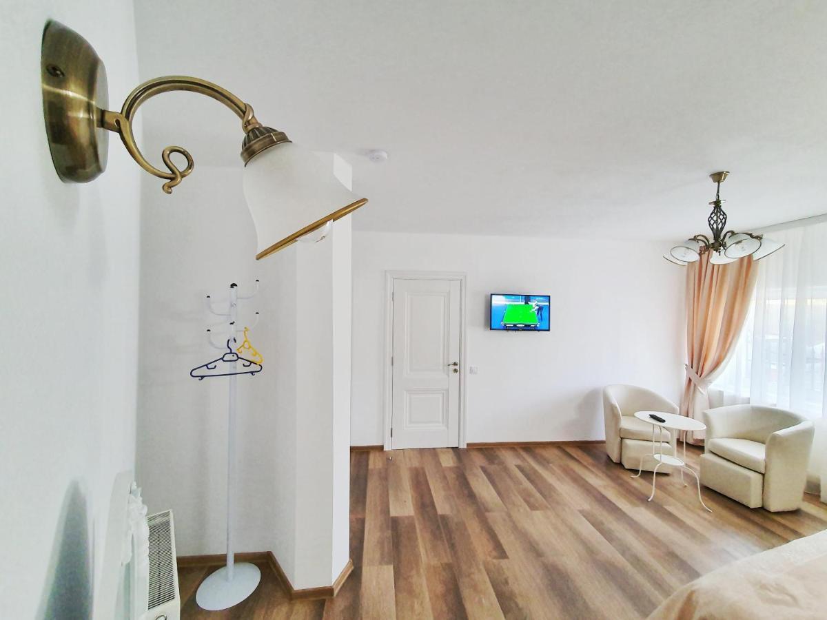 Tourist B&C Hotel Curtea De Arges Bagian luar foto