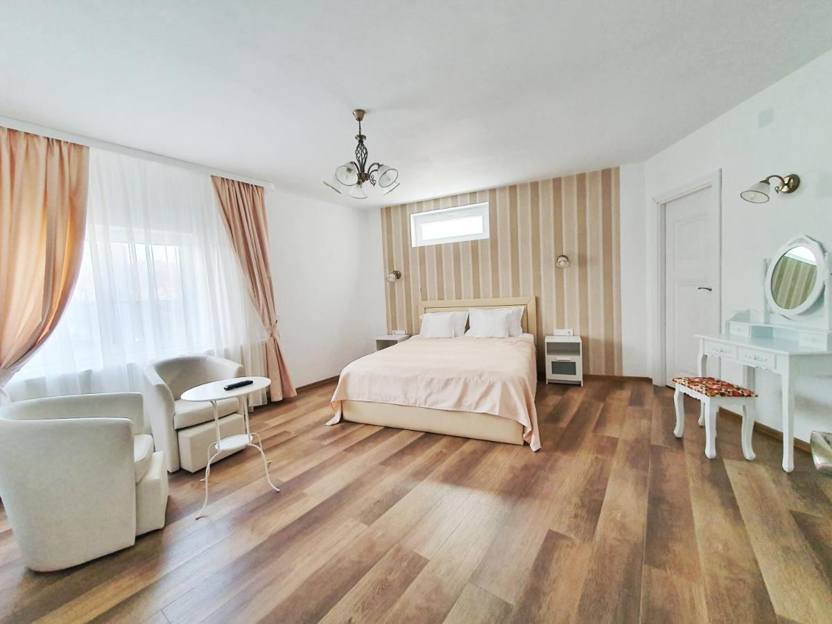 Tourist B&C Hotel Curtea De Arges Bagian luar foto