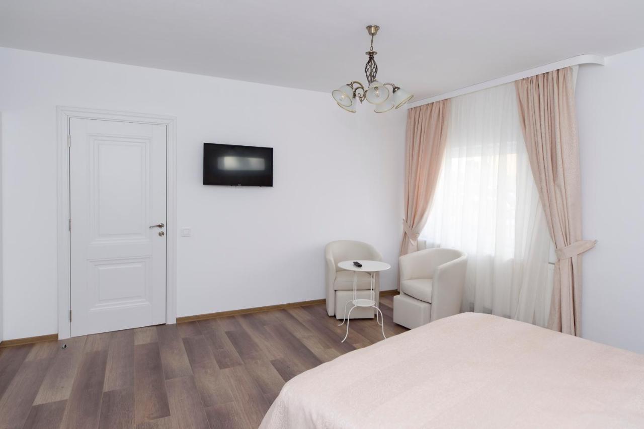 Tourist B&C Hotel Curtea De Arges Bagian luar foto