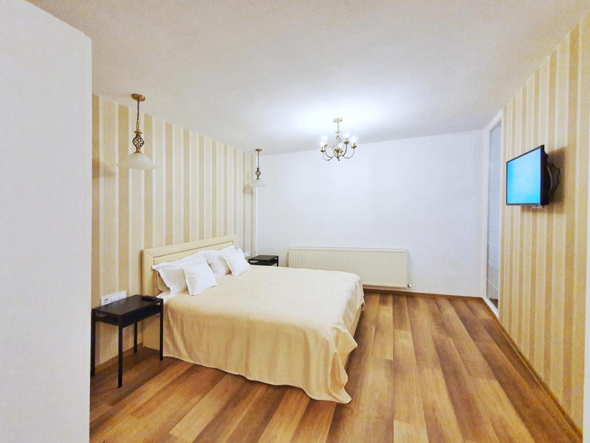 Tourist B&C Hotel Curtea De Arges Bagian luar foto