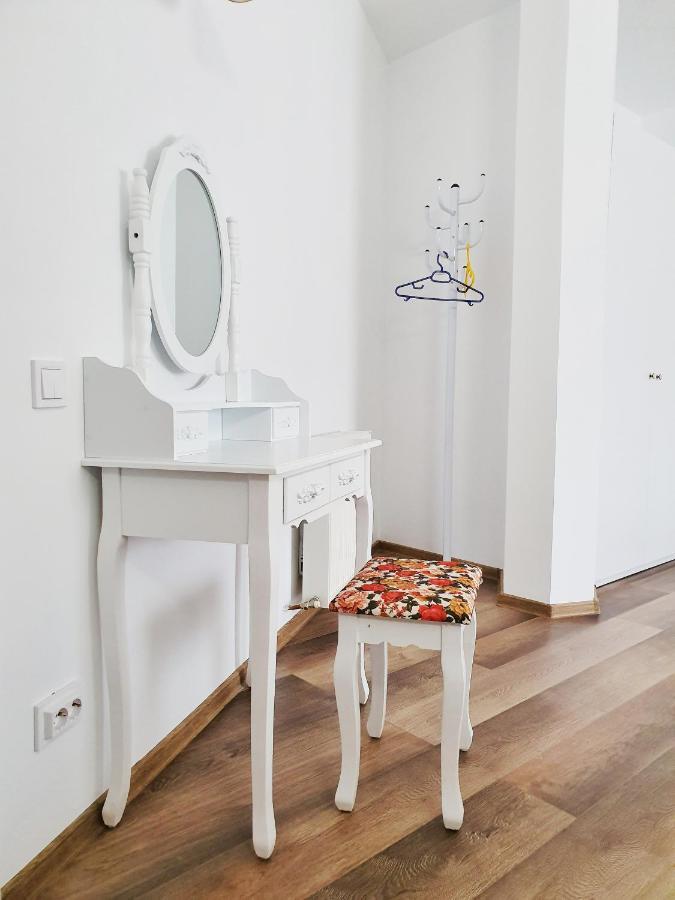 Tourist B&C Hotel Curtea De Arges Bagian luar foto