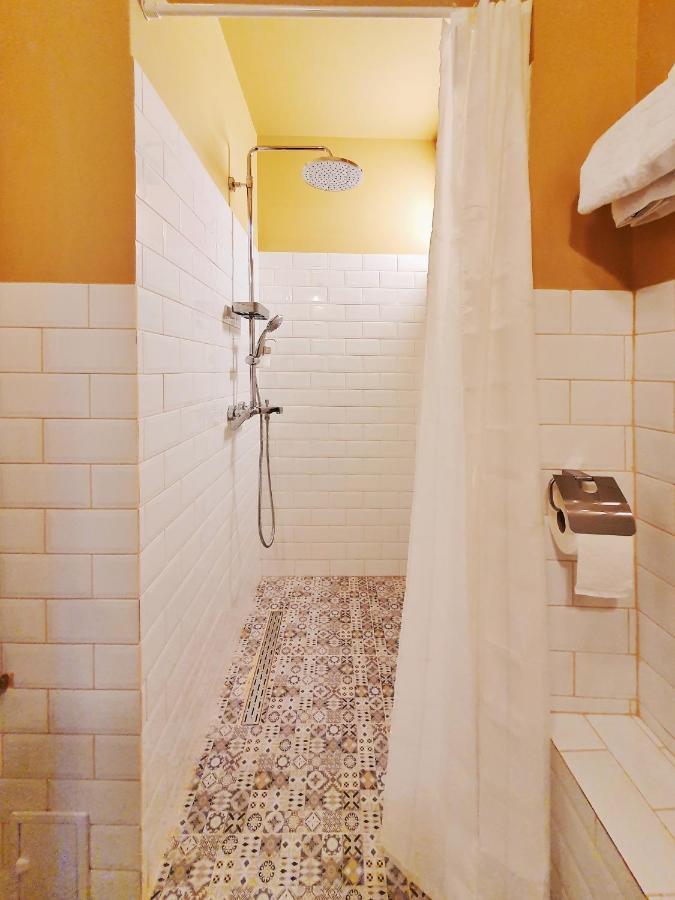 Tourist B&C Hotel Curtea De Arges Bagian luar foto
