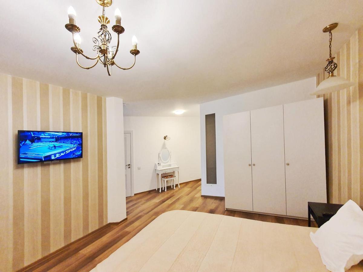 Tourist B&C Hotel Curtea De Arges Bagian luar foto