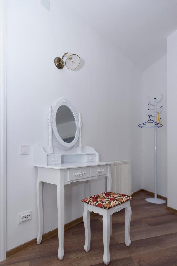 Tourist B&C Hotel Curtea De Arges Bagian luar foto